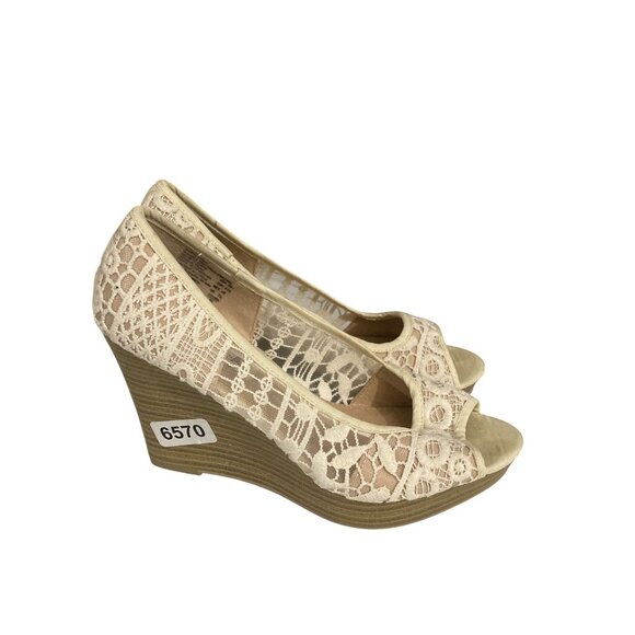 American Eagle Women's Size 9W (Wide) Cream Lace Peep Toe Wedge Heels shoes READ - Picture 4 of 7